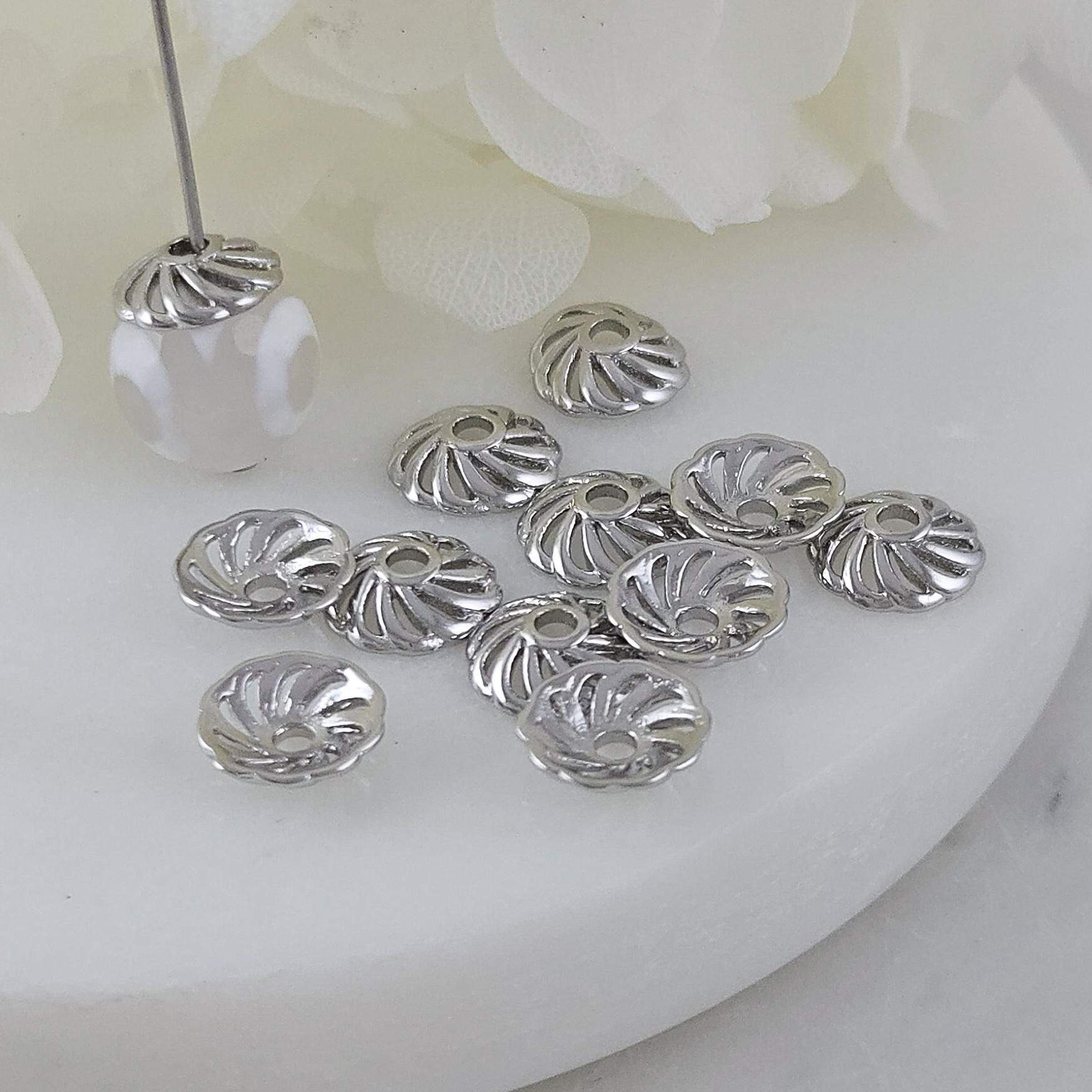 1 шт. Шапочка для бусин 8 мм, родиевое покрытие (10217-Р) купить с доставкой по России | Заказать в интернет-магазине Viva Beads
