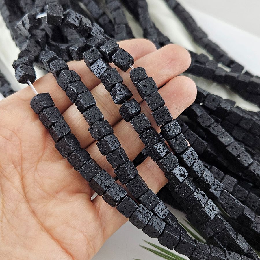 Нить 20 см Лава натуральная бусины куб ок. 6.5 мм черный (4559-6) купить в Воронеже | Заказать в интернет-магазине Viva Beads
