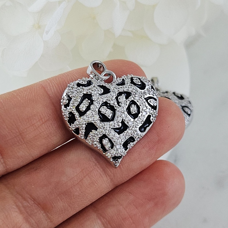 УЦЕНКА Подвеска Сердце 22.5х23 мм с фианитами и эмалью, родиевое покрытие (9091-Р-УЦ)