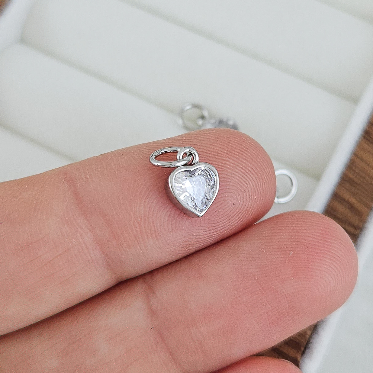 Подвеска Сердце 8.3х6.2 мм с фианитом, родиевое покрытие (10233-Р) купить с доставкой по России | Интернет-магазин Viva Beads