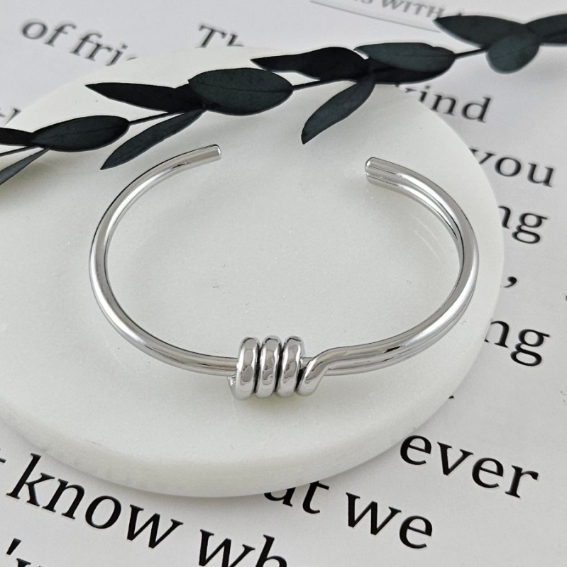 Браслет жесткий 62.7х52х3 мм, родиевое покрытие (10035-Р) купить с доставкой по России | Интернет-магазин Viva Beads