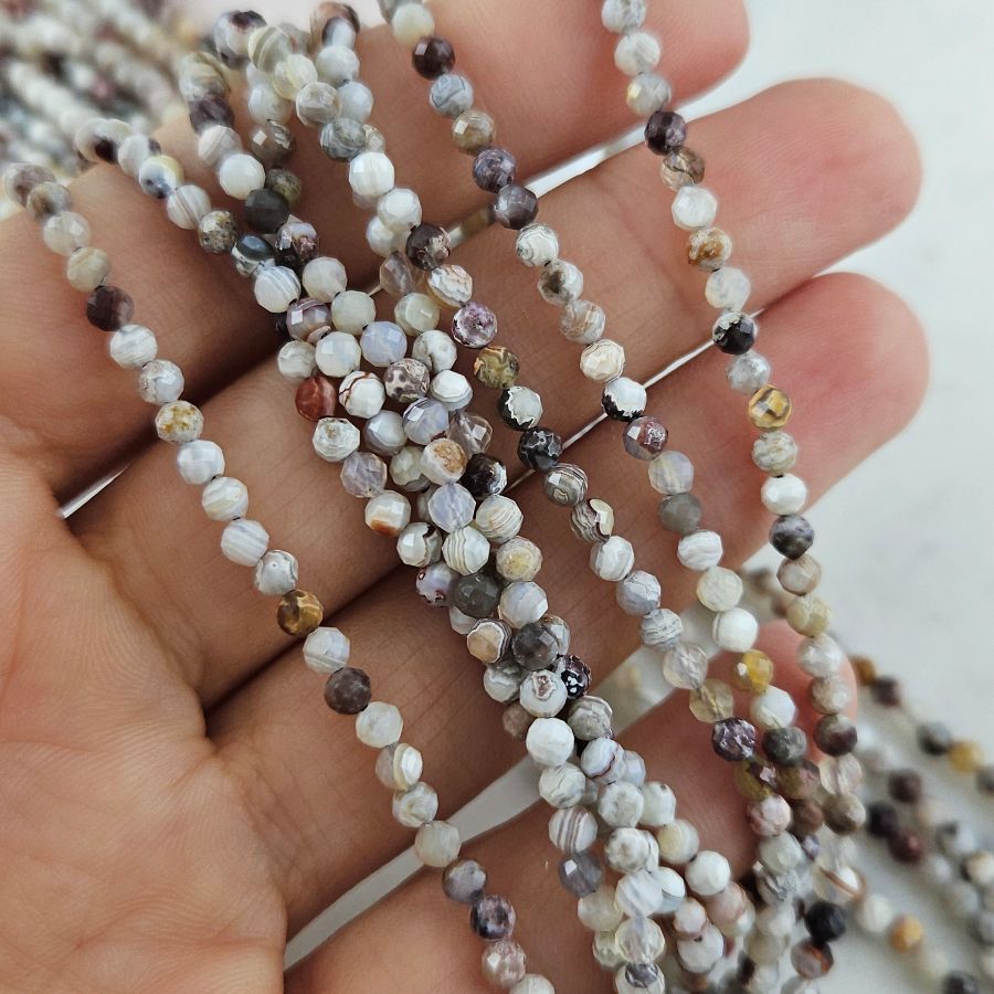 Нить 39 см Агат Ботсвана ок. 3 мм, круглые граненые бусины (7900-3) для бижутерии купить с доставкой по России | Интернет‑магазин Viva Beads
