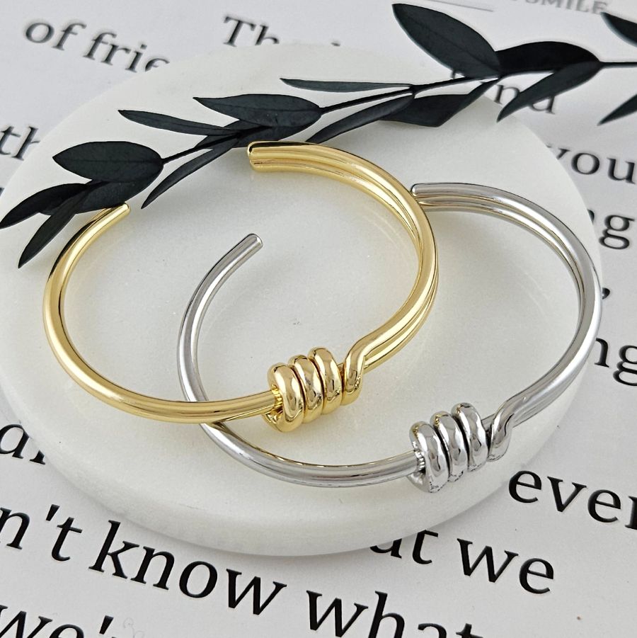 Браслет жесткий 62.7х52х3 мм, родиевое покрытие (10035-Р) купить с доставкой по России | Интернет-магазин Viva Beads