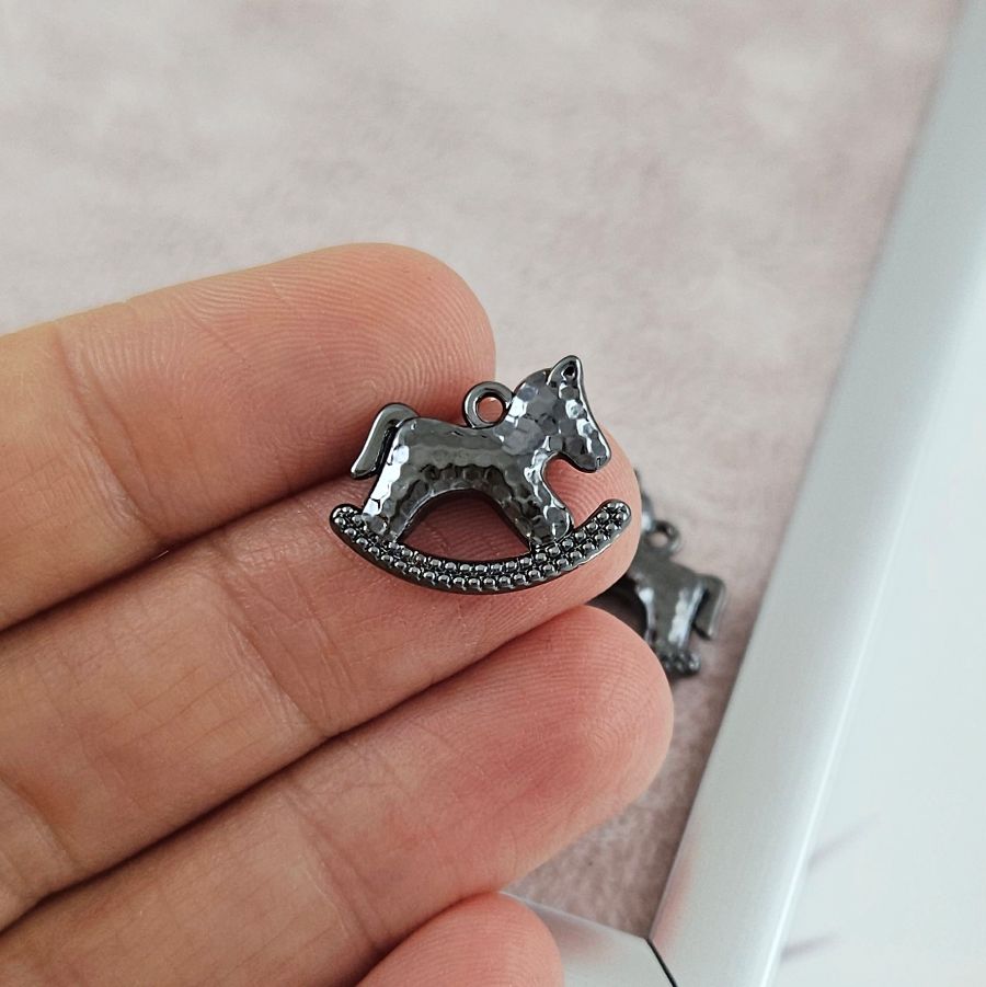 Подвеска Лошадь 12.6x17.4х мм, черный (10084-Ч) купить с доставкой по России | Интернет-магазин Viva Beads