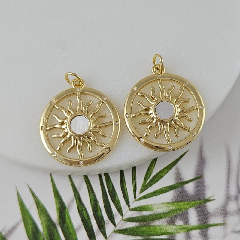 Подвеска Солнце 24.5х21.8 мм с фианитами  и перламутром, позолота 14К (9958-З)