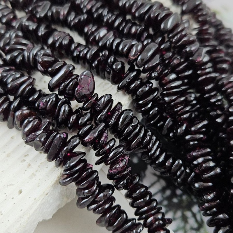 Нить 20 см Гранат натуральный крошка 7-10 мм (9985) купить в Воронеже | Заказать в интернет-магазине Viva Beads
