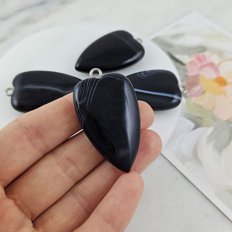 Черный агат подвеска кулон сердце ок. 40х25.5х9 мм (10001-ЧА) для бижутерии купить с доставкой по России | Интернет‑магазин Viva Beads
