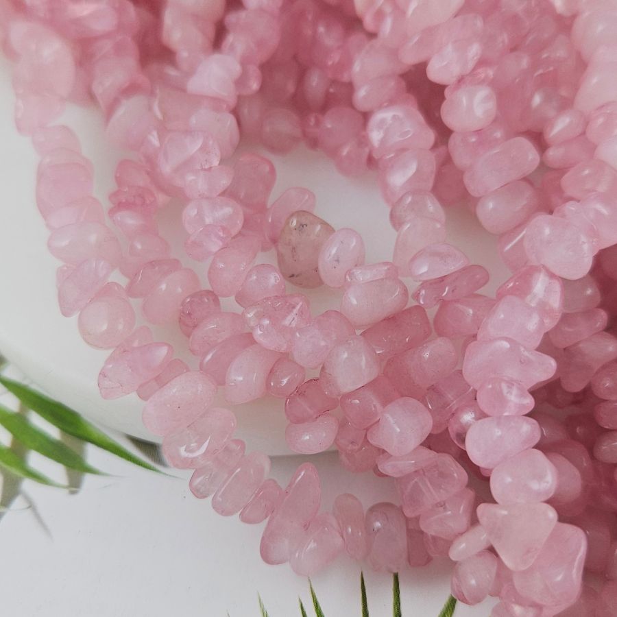 Нить 80 см Розовый кварц натуральный тонированный крошка 5-8 мм (5593) купить в Воронеже | Заказать в интернет-магазине Viva Beads
