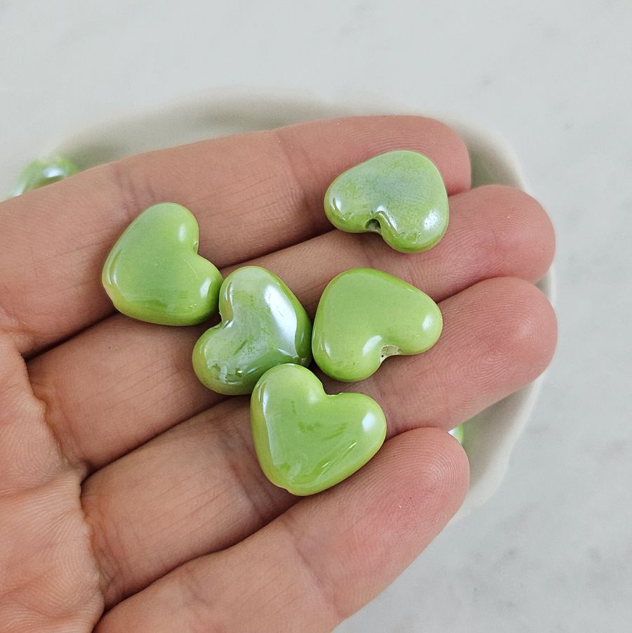 1 шт. Бусина Сердце ок. 13х15х6.7 мм зеленый, керамика (10279-15-З) купить с доставкой по России | Интернет-магазин Viva Beads