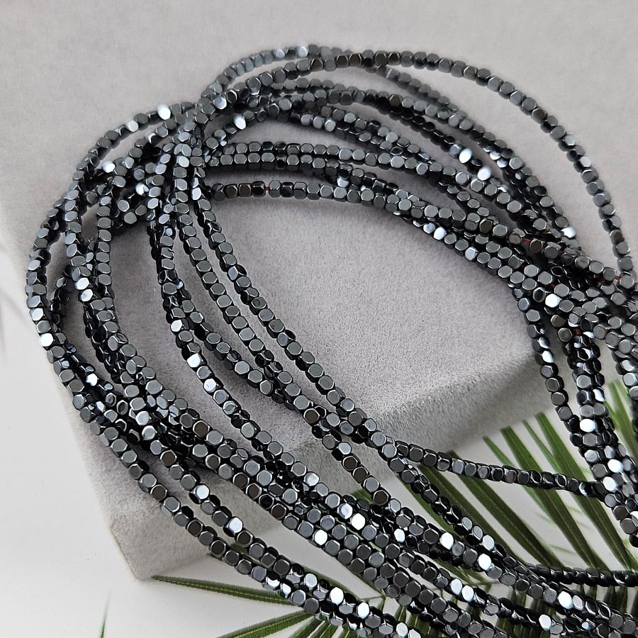 Нить 39 см Гематит 1.8-2 мм граненый куб цвет черный (6999-Ч) для бижутерии купить с доставкой по России | Интернет‑магазин Viva Beads
