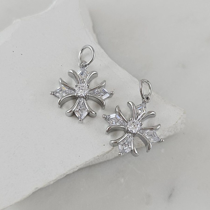 Подвеска Крест с фианитами 15.3x14.2 мм родиевое покрытие (10117-Р) купить с доставкой по России | Интернет-магазин Viva Beads