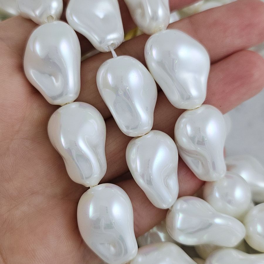 1 шт. Жемчуг майорка 13.5х15.5х20-22 мм, форма капля барокко, белый (6430-22) купить с доставкой по России | Интернет-магазин Viva Beads