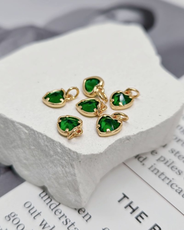 УЦЕНКА Подвеска Сердце с фианитом 6х8 мм зеленый, позолота 14К (8030-ЗЗЕЛ-УЦ)