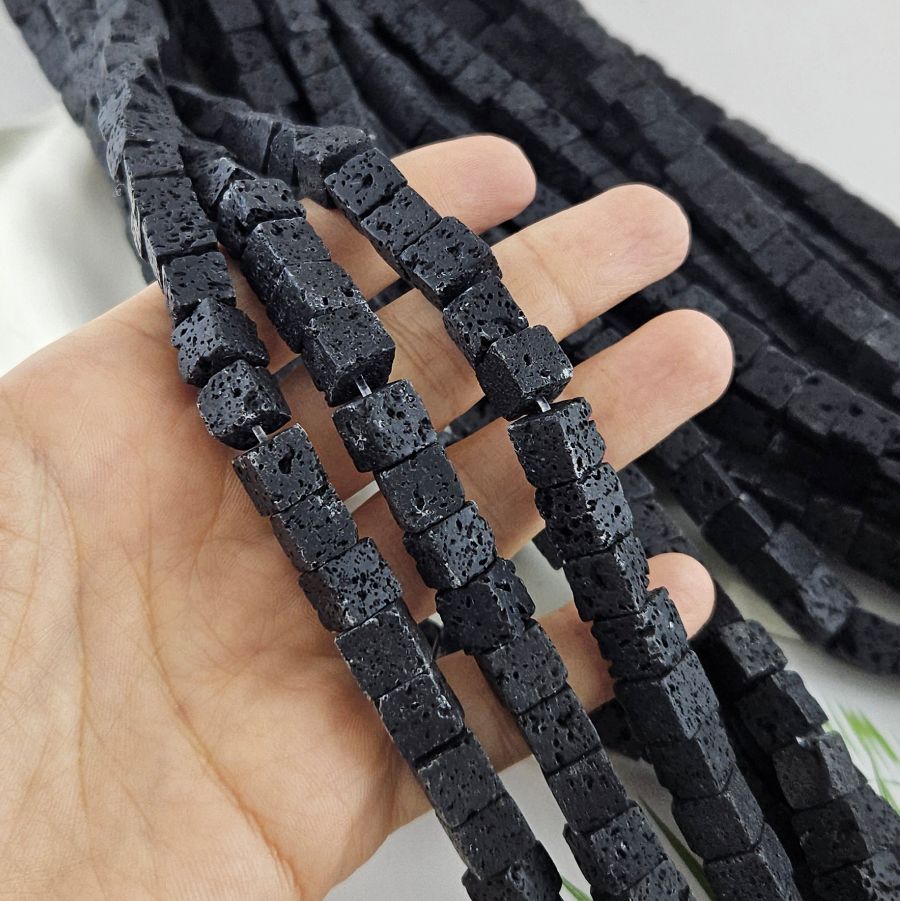 Нить 19 см Лава натуральная бусины куб ок. 8.5 мм черный (4559-8) купить в Воронеже | Заказать в интернет-магазине Viva Beads
