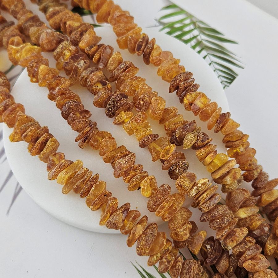 10 см Бусины из натурального нешлифованного янтаря чипсы 11-14х3-5 мм (10015) купить в Воронеже | Заказать в интернет-магазине Viva Beads
