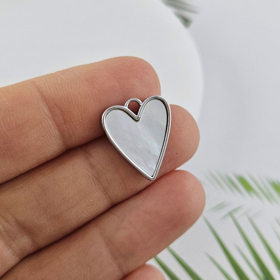 Подвеска Сердце 16.5х14.2 мм с перламутром, родиевое покрытие (10024-Р)