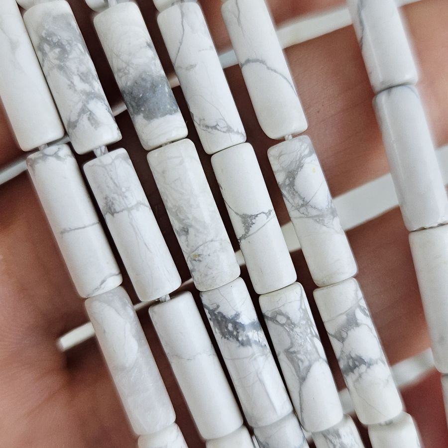 Нить 18 см Говлит натуральный  ок. 13x4 мм бусины трубочки, белый (4675)