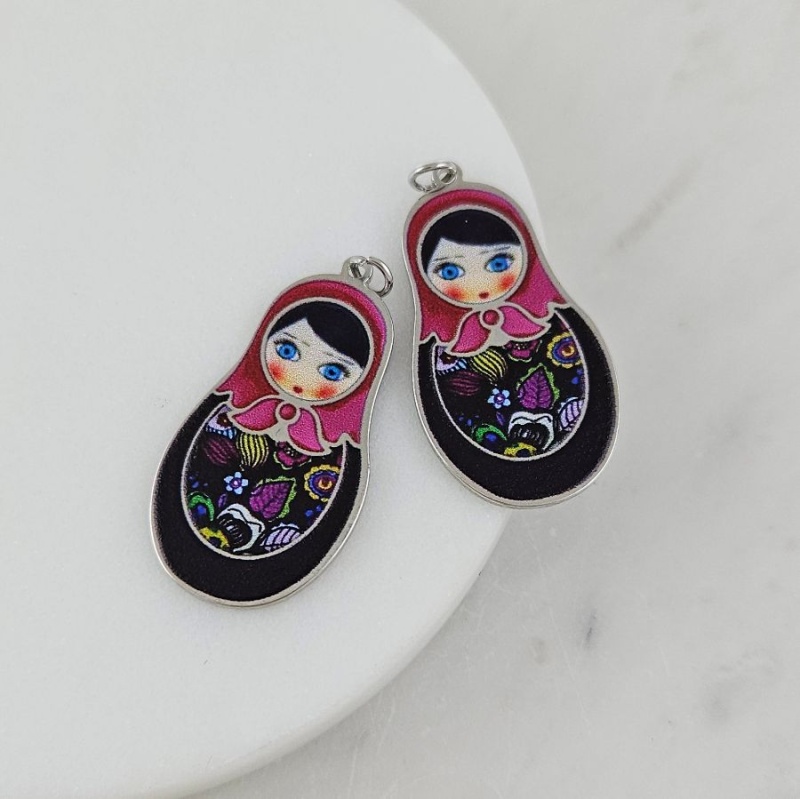 Подвеска Матрешка 38х20 мм с цветной печатью, родиевое покрытие (10135-Р) купить с доставкой по России | Интернет-магазин Viva Beads