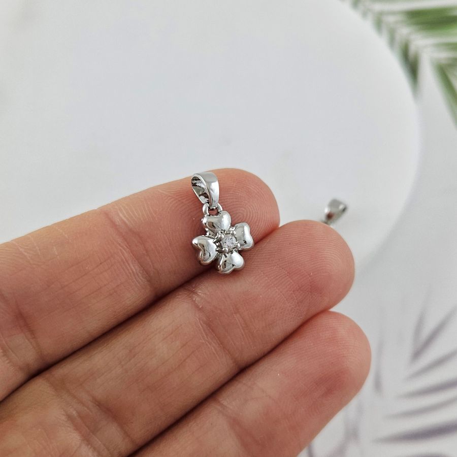 Подвеска Цветок 10.4х9 мм с фианитом, родиевое покрытие (10039-Р) купить с доставкой по России | Интернет-магазин Viva Beads