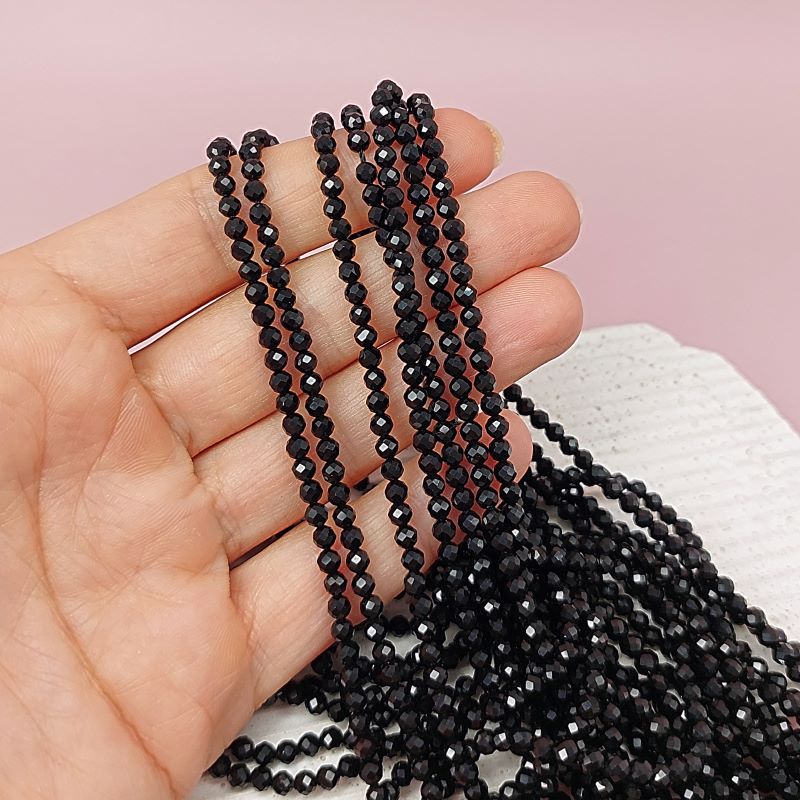 Нить 19 см Агат черный 3 мм граненый (7808-3) купить в Воронеже | Заказать в интернет-магазине Viva Beads
