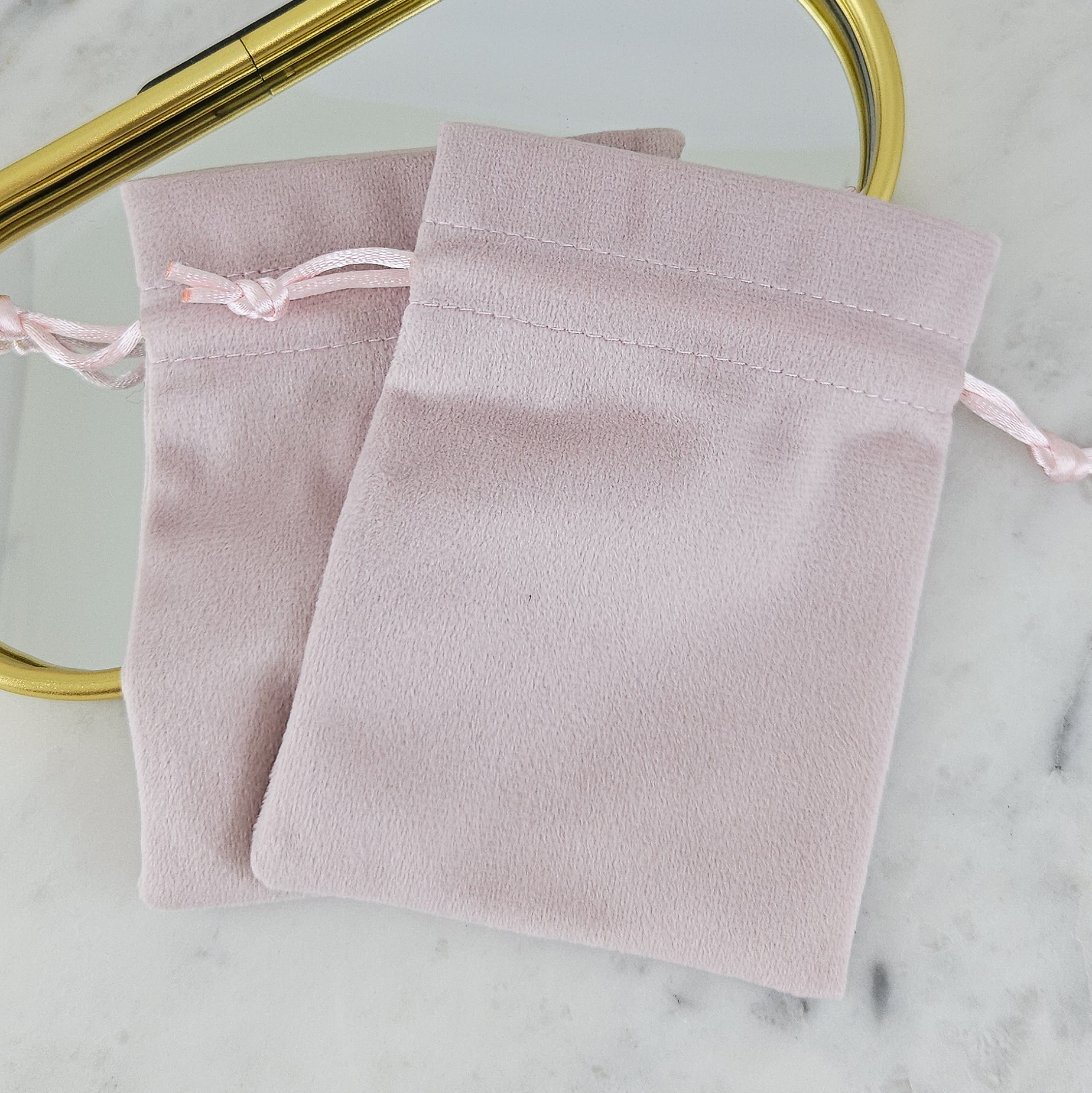 Мешочек бархатный для украшений ок. 9х12 см, цвет нежно-розовый (10249-РОЗ) для бижутерии купить с доставкой по России | Интернет-магазин Viva Beads