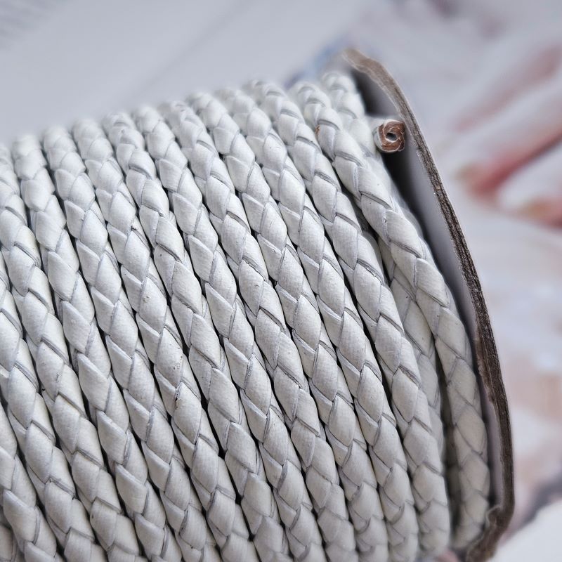 50 см Шнур кожаный плетеный БЕЛЫЙ 3 мм (2768-Б) купить | Заказать в интернет-магазине Viva Beads
