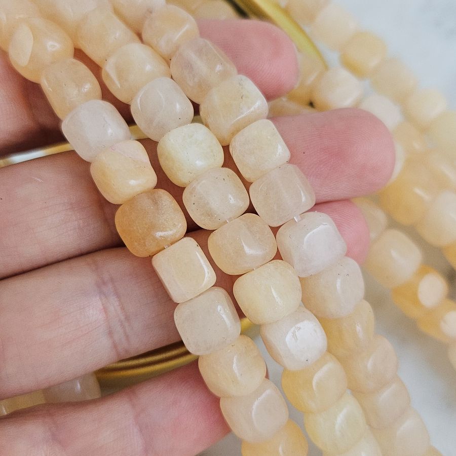 Нить 18 см Жадеит натуральный тонированный ок. 7-7.5 мм бусины формы куб, желтый (10259-Ж) для бижутерии купить с доставкой по России | Интернет‑магазин Viva Beads
