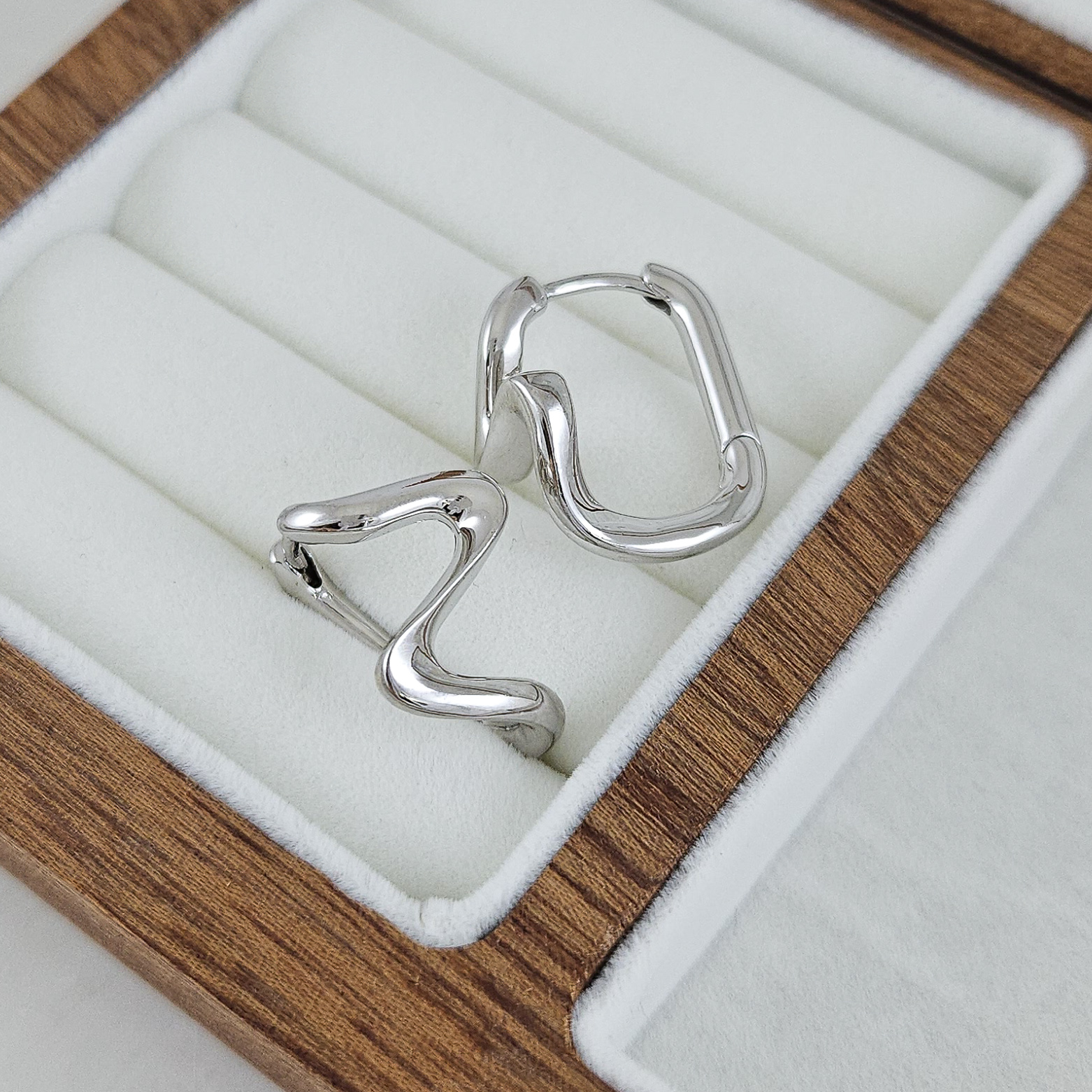 Швензы конго, бублики Волна 22.5х15 мм родиевое покр. (6015-Р) купить с доставкой по России | Интернет-магазин Viva Beads