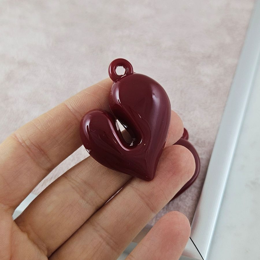 Подвеска Сердце 42x32х10.7 мм бордовый, акрил (10095-БОР) купить с доставкой по России | Интернет-магазин Viva Beads