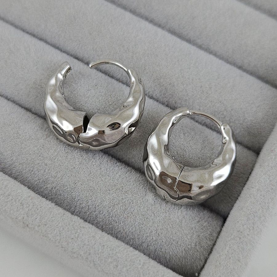 Серьги кольца мятые 18.5х7 мм с родиевым покрытием (9405-Р) купить с доставкой по России | Интернет-магазин Viva Beads