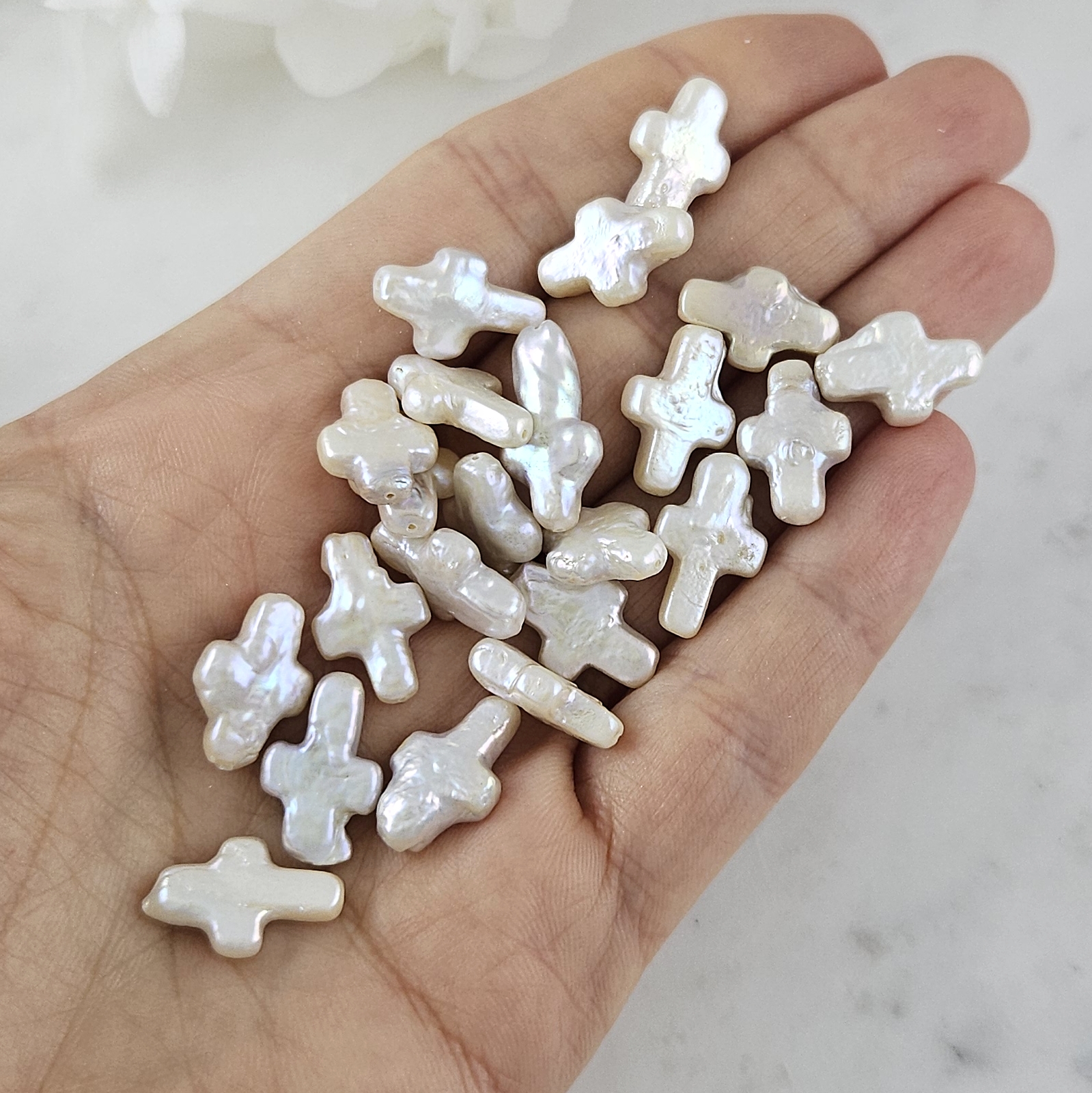 1 шт. Жемчуг речной барокко 7-9х12-14 мм форма креста белый А+ (4337-мини) купить с доставкой по России | Интернет-магазин Viva Beads