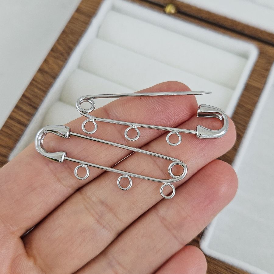 Булавка основа для броши 40 мм, 3 петли, родиевое покрытие (10263-Р) купить с доставкой по России | Интернет-магазин Viva Beads