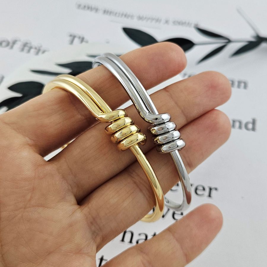 Браслет жесткий 62.7х52х3 мм, родиевое покрытие (10035-Р) купить с доставкой по России | Интернет-магазин Viva Beads