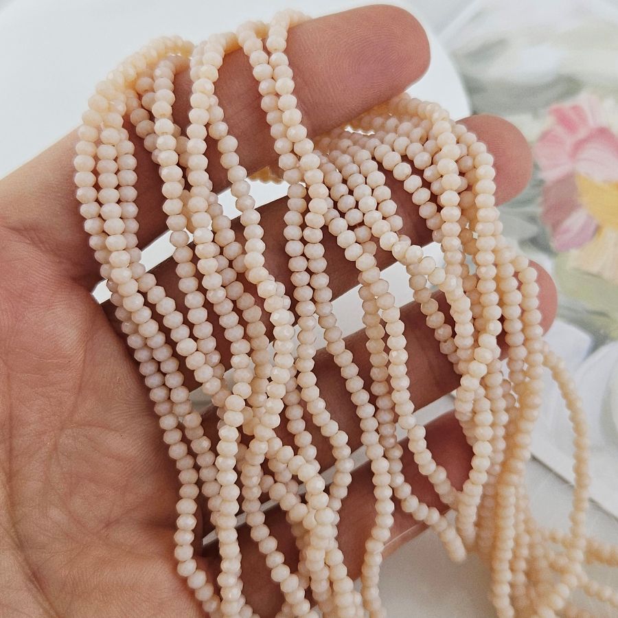 Нить 31 см Рондель граненый 2.7x2 мм бежевый, хрустальное стекло (5433-БЕЖ) купить с доставкой по России | Интернет-магазин Viva Beads