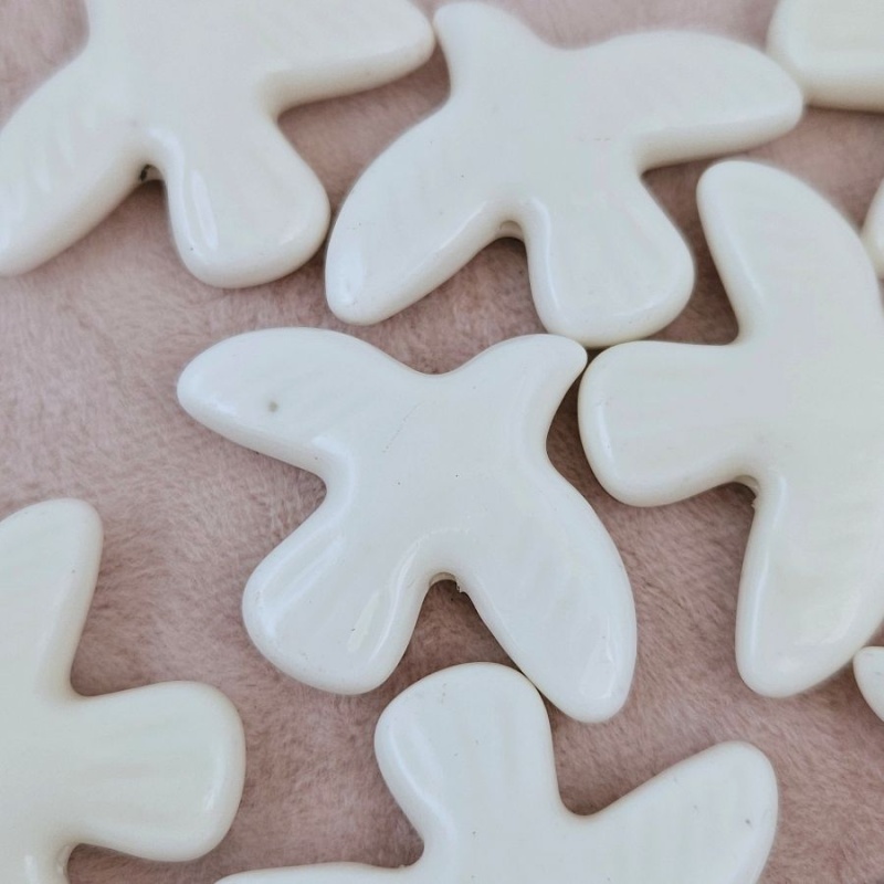 УЦЕНКА Бусина Голубь, птица 33х42 мм белый, керамика (9826-БЕЛ-УЦ) купить с доставкой по России | Интернет-магазин Viva Beads