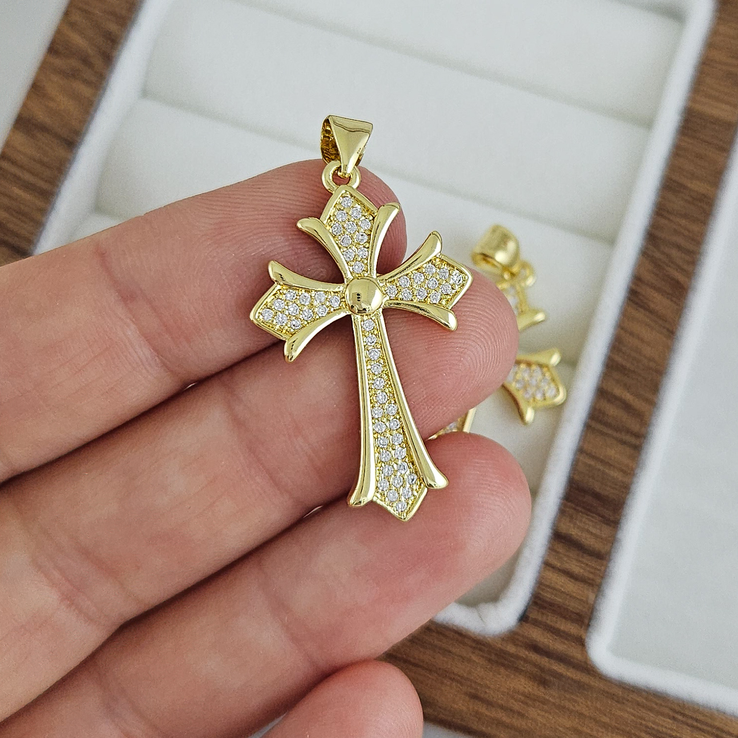 Подвеска Крест с фианитами 31х19 мм, позолота 14К (10248-З) купить с доставкой по России | Интернет-магазин Viva Beads