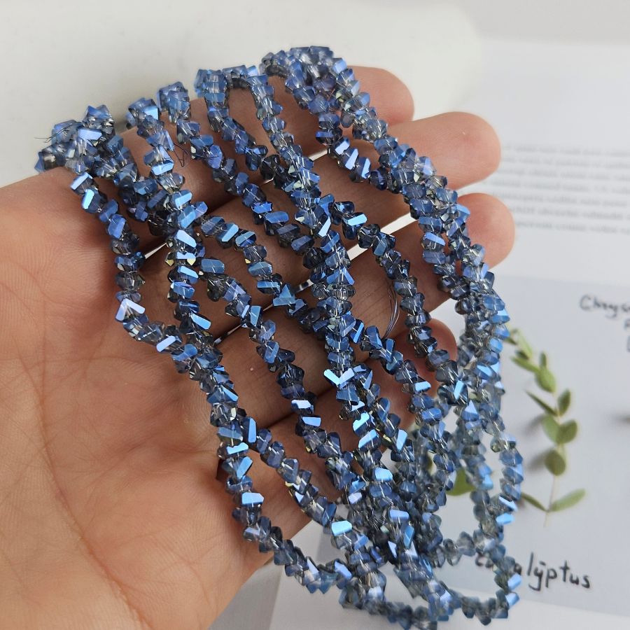 Нить 36 см Бусина хрустальная крошка ок. 3.5x4x3.5 мм серо-голубой с гальваническим покр. (7338-4-СГОЛ) Нить 36 см Бусина хрустальная крошка ок. 3.5x4x3.5 мм серо-голубой с гальваническим покр. (7338-4-СГОЛ)