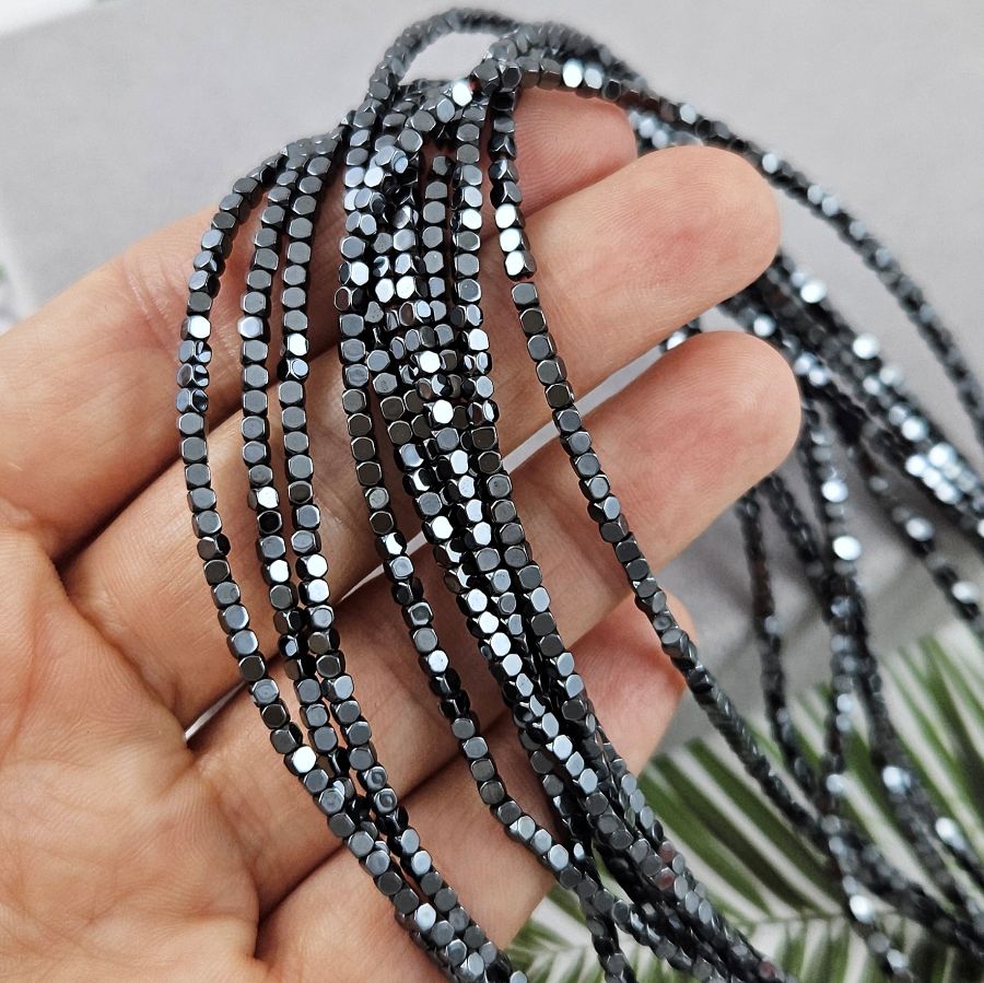 Нить 39 см Гематит 1.8-2 мм граненый куб цвет черный (6999-Ч) для бижутерии купить с доставкой по России | Интернет‑магазин Viva Beads
