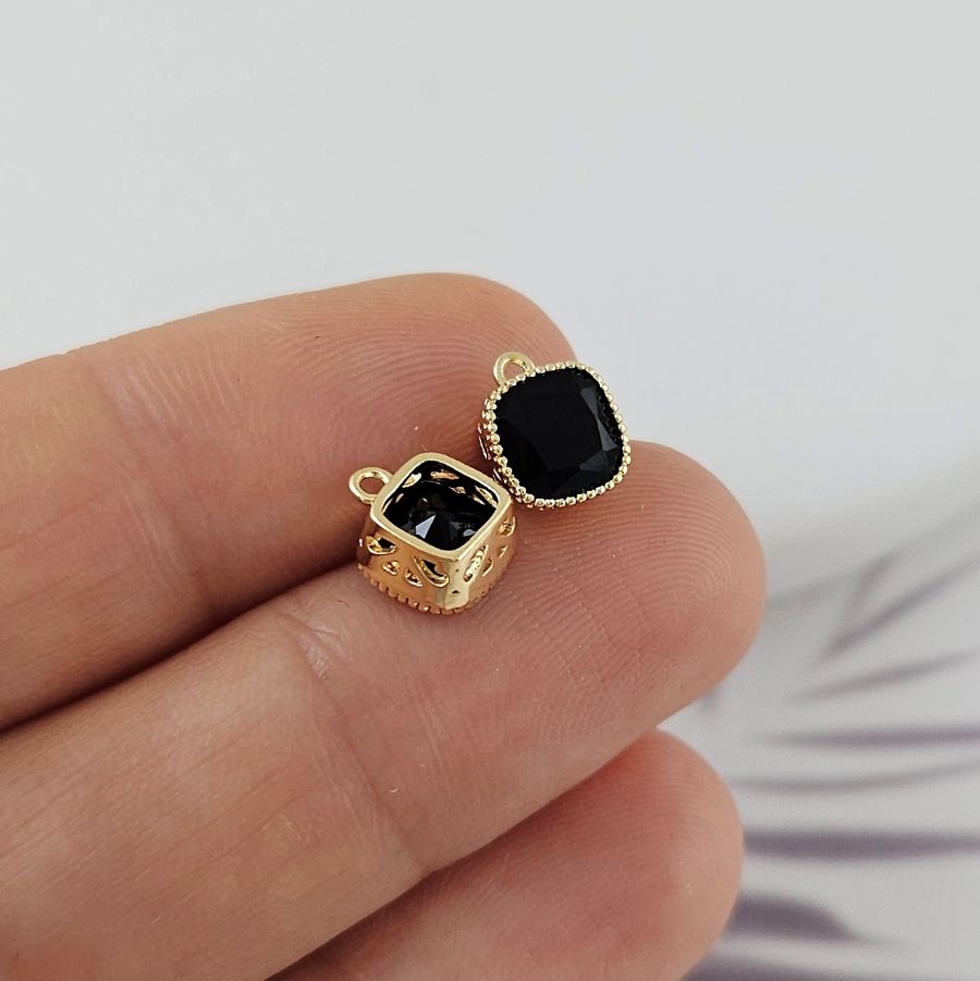 Подвеска с фианитом 8.3х7х4.1 мм черный, позолота 14К (7313-7-ЧЗ)