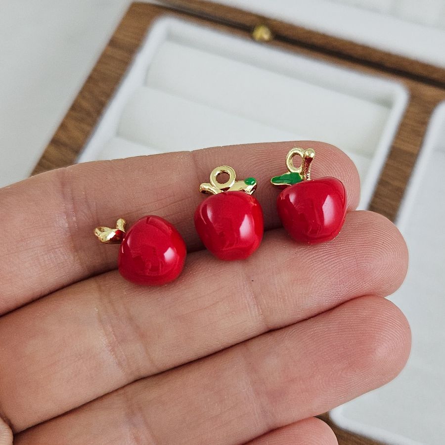 Подвеска Яблоко 14.6x10 мм, эмаль, цвет золото (10261-З) купить с доставкой по России | Интернет-магазин Viva Beads