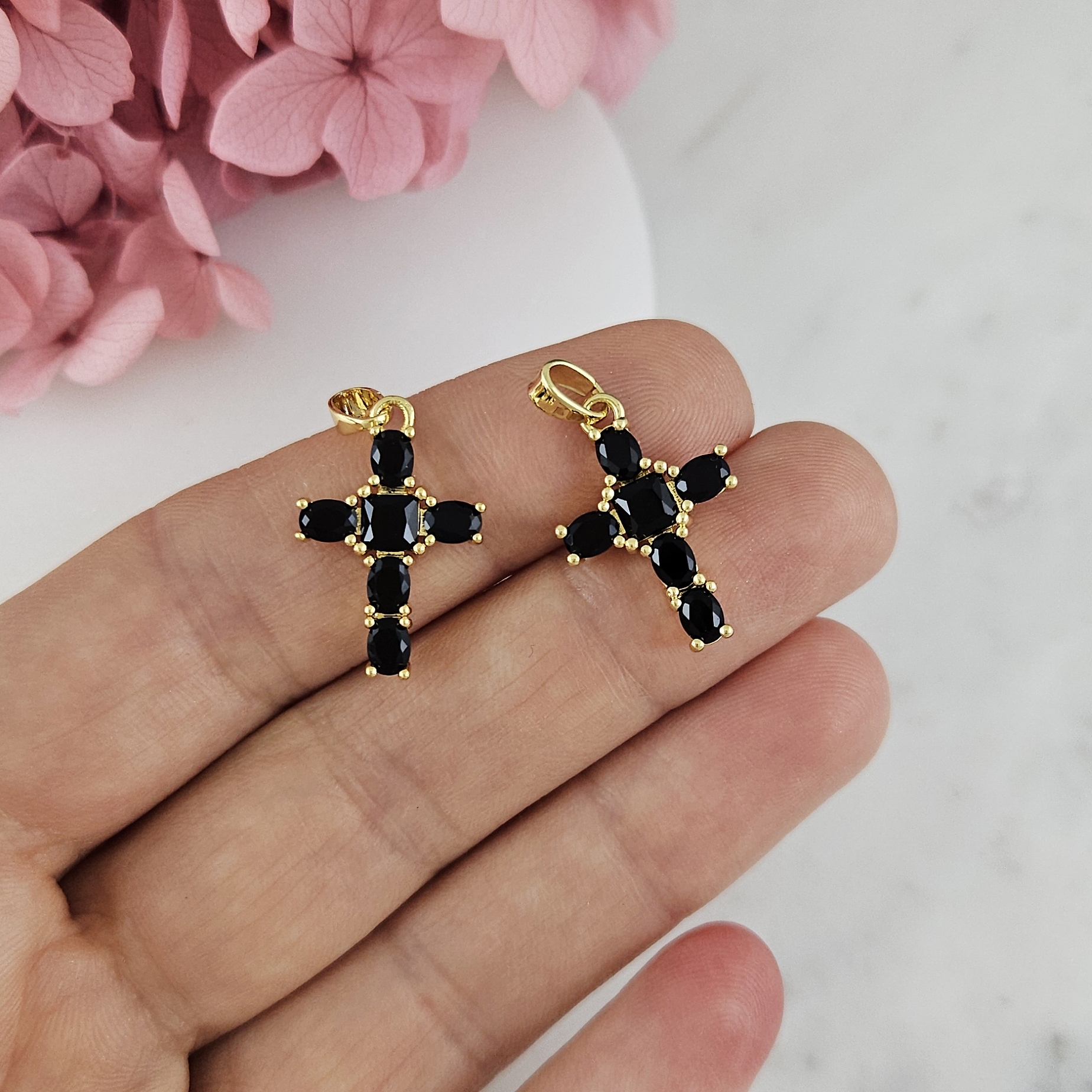 Подвеска Крест 20х13х3.3 мм с черными фианитами, позолота 18К (10207-ЧЗ) купить с доставкой по России | Интернет-магазин Viva Beads