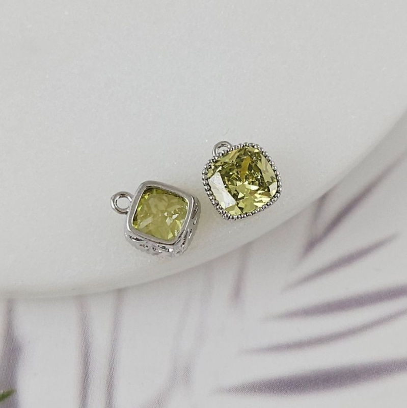 Подвеска с фианитом 8.3х7х4.1 мм цвет перидот, родиевое покрытие (7313-7-ПР)