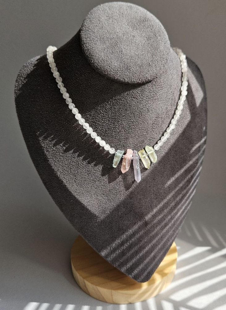 Мастер-класс Чокер «Розовый кварц и гальваника»