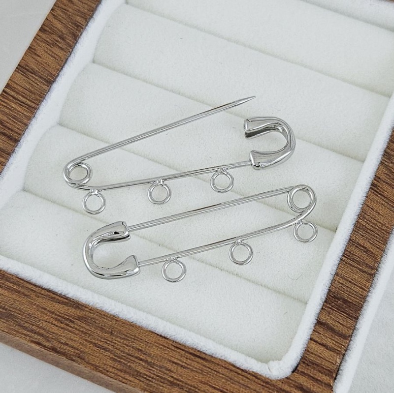 Булавка основа для броши 40 мм, 3 петли, родиевое покрытие (10263-Р) купить с доставкой по России | Интернет-магазин Viva Beads