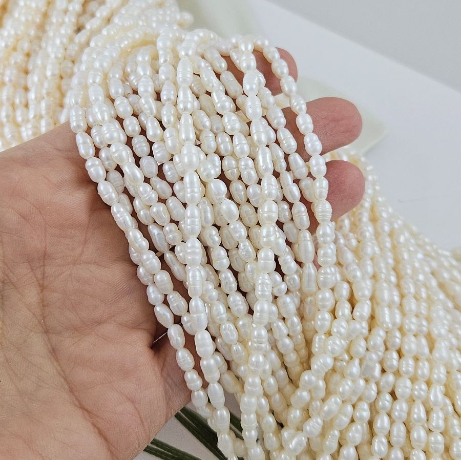 Нить 34 см Жемчуг натуральный рис ок. 3.8 мм толщиной, белый, А+ (1014) купить в #REGION_P# | Заказать в интернет-магазине Viva Beads
