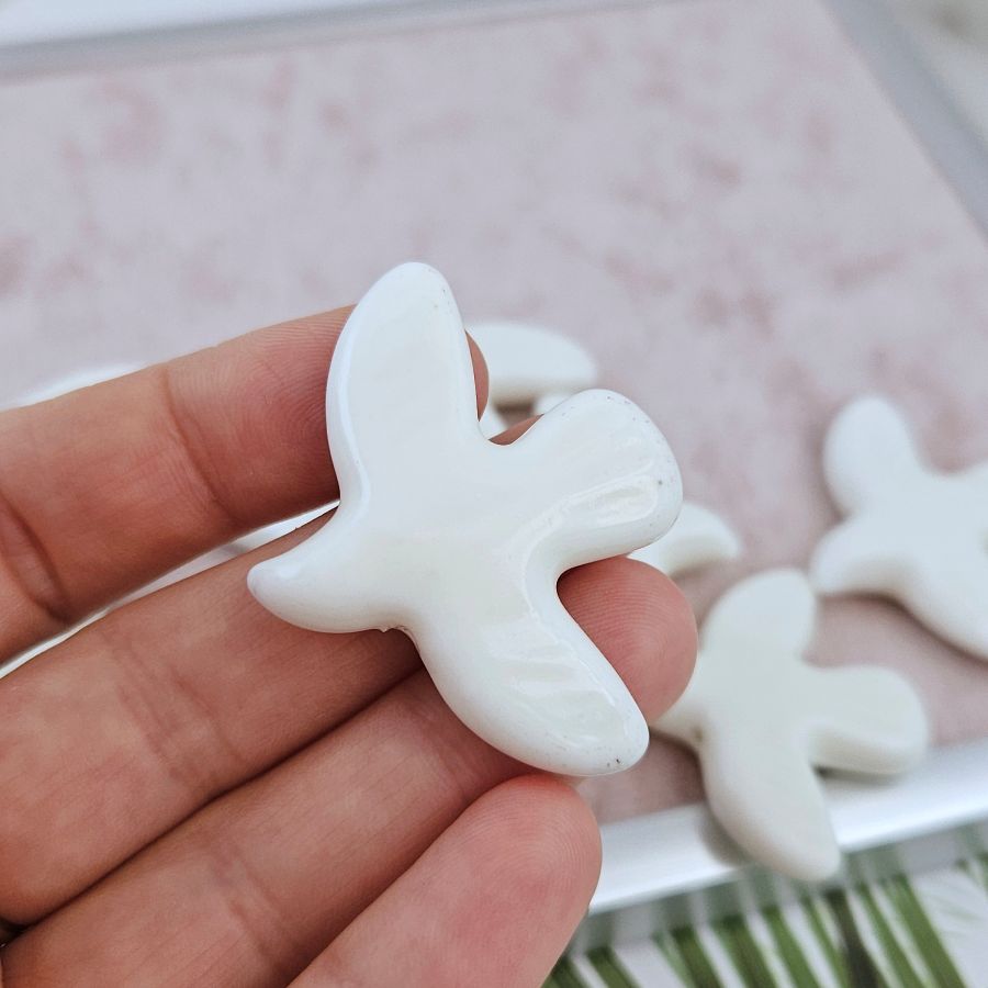 УЦЕНКА Бусина Голубь, птица 33х42 мм белый, керамика (9826-БЕЛ-УЦ) купить с доставкой по России | Интернет-магазин Viva Beads