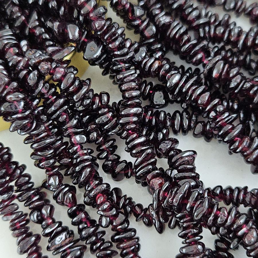 Нить 39 см Гранат натуральный 4-8 мм, бусины каменная крошка  (3266) для бижутерии купить с доставкой по России | Интернет‑магазин Viva Beads
