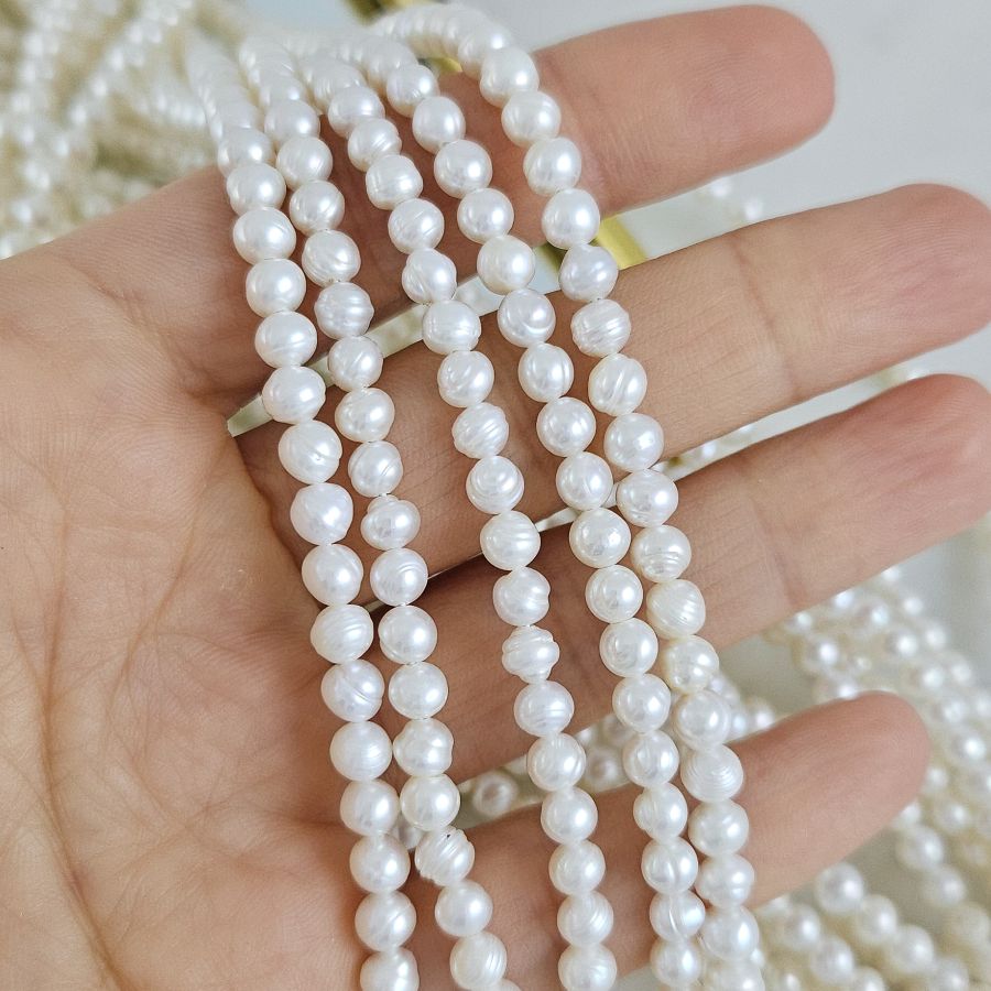 Нить 19 см Жемчуг натуральный речной ок. 4-5 мм, форма картофель, АА, белый (4616) купить с доставкой по России | Интернет-магазин Viva Beads