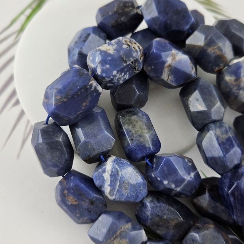 1 шт. Бусина крупная граненая 20-25x14-17 мм, содалит (10027-СОД) купить в Воронеже | Заказать в интернет-магазине Viva Beads
