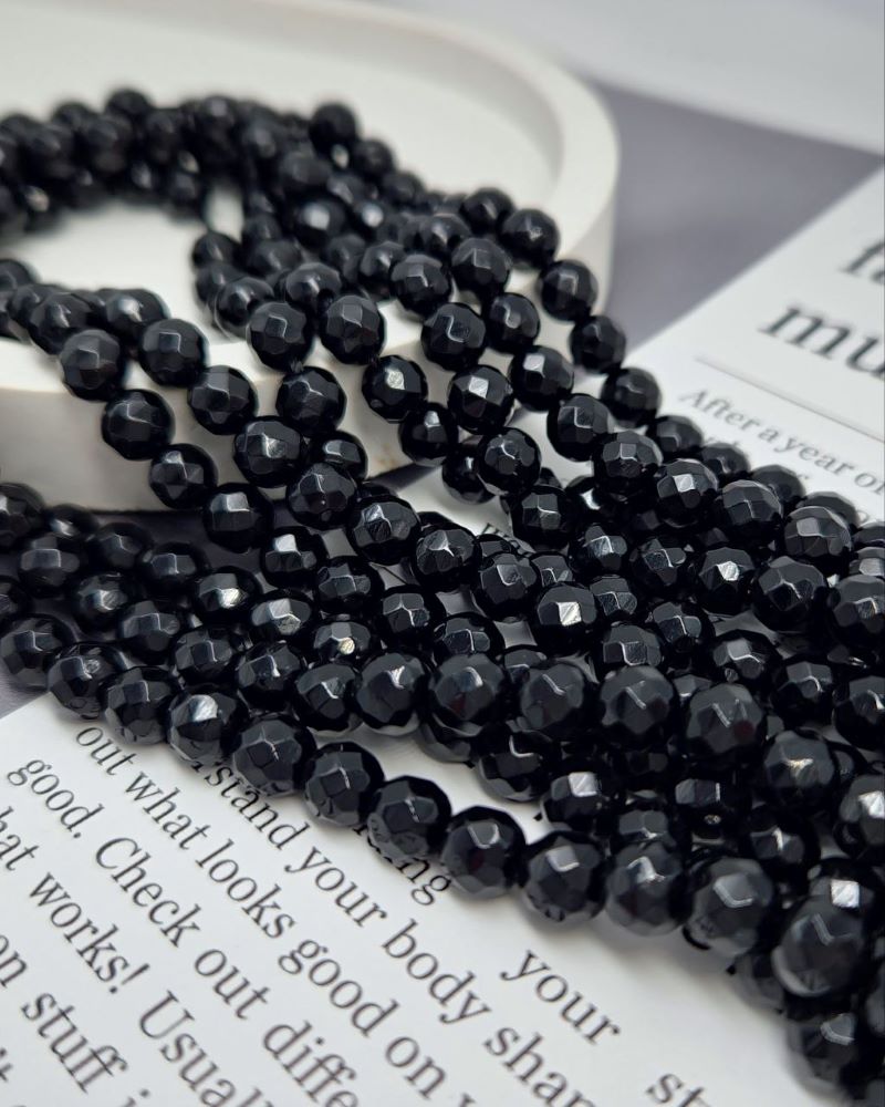 Нить 18 см Черный оникс 6 мм граненая бусина (7258-6) купить в Воронеже | Заказать в интернет-магазине Viva Beads

